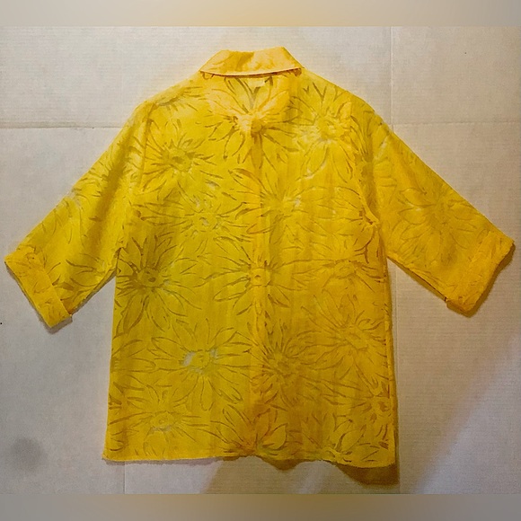 CW Classic Woman’s Top Size Medium - Picture 2 of 6